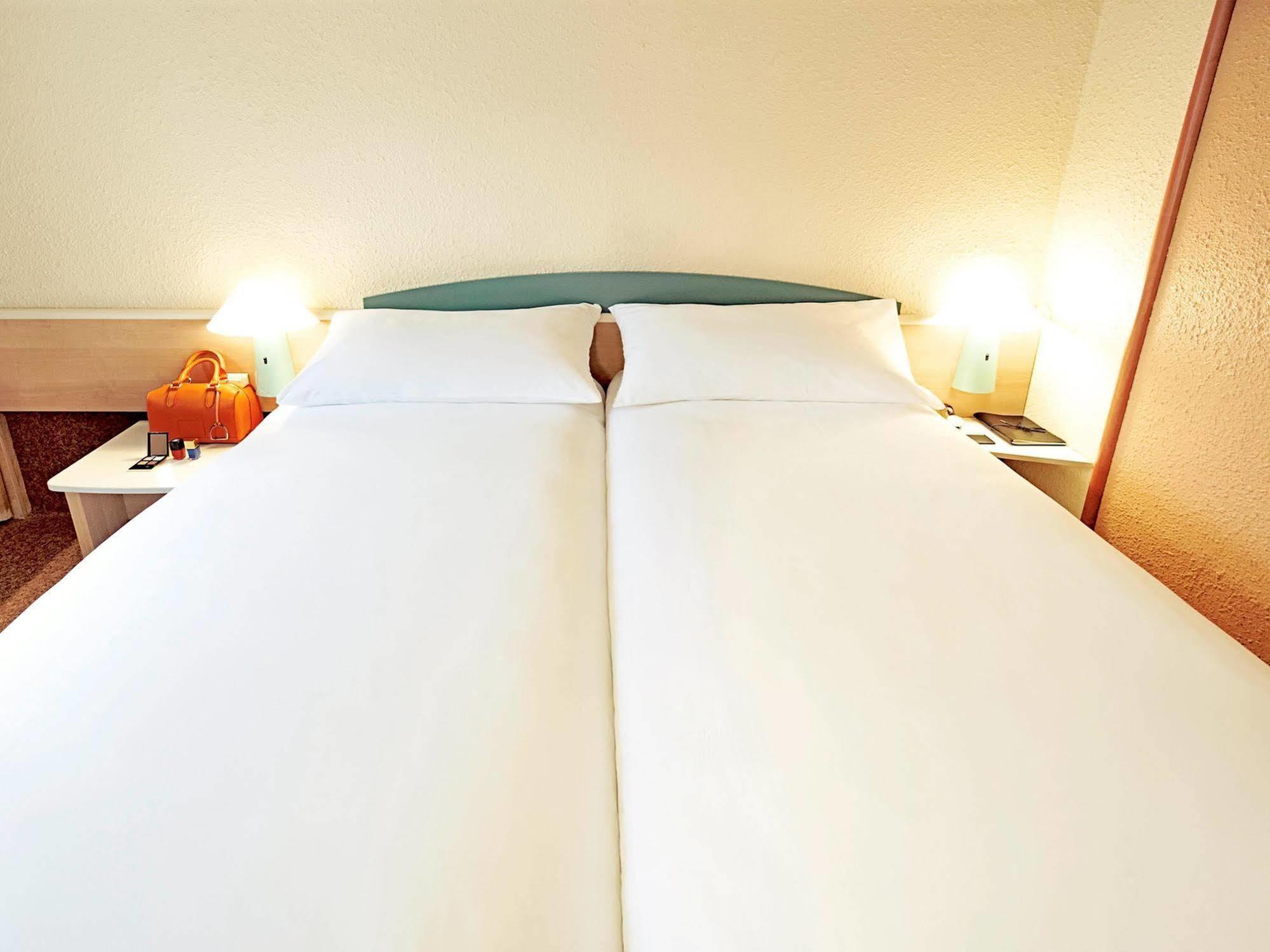 Ibis Archamps Porte De Geneve Exterior photo